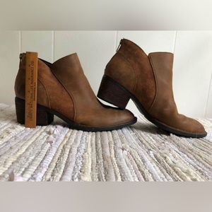 Born Pourri Suede Leather Heeled Ankle Booties/Boots - Brown Almond - Size 10M